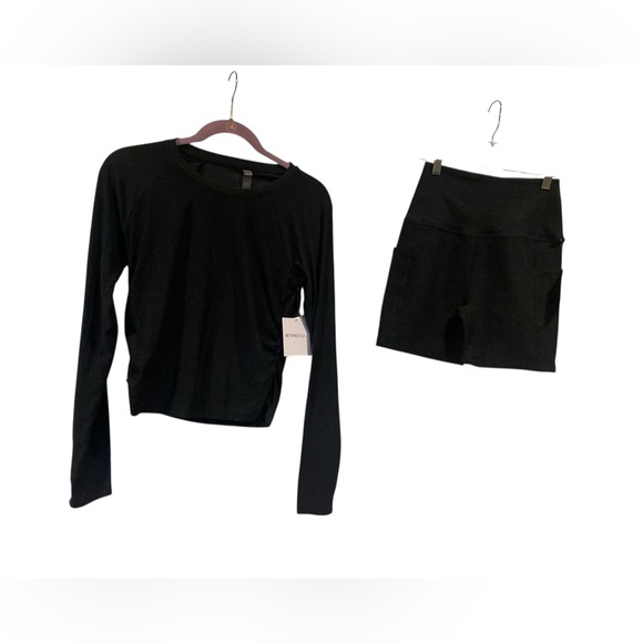NWT Beyond Yoga shorts and long sleeve tee set BLACK Size M